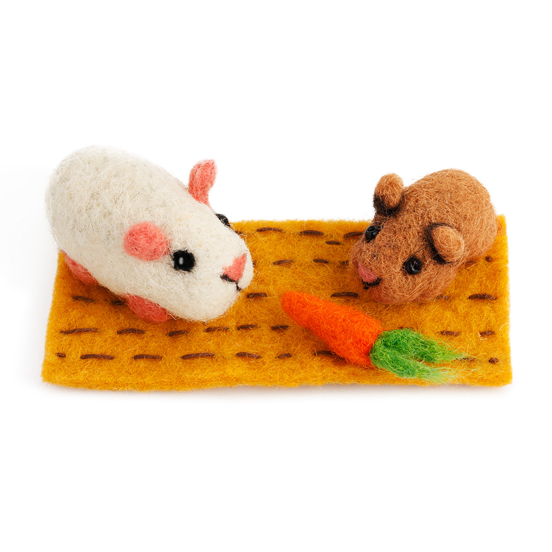 NEW Snowy & Baby Squeak Guinea Pig Set